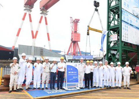 江蘇遠洋又一艘6.1萬噸超靈便型散貨船（NE308）起工搭載